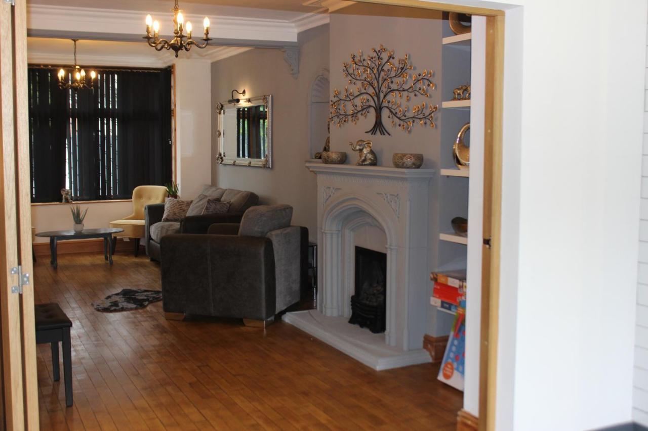 Modern Spacious House - Sleeps 16, Free Parking, Sun Terrace Nuneaton Luaran gambar