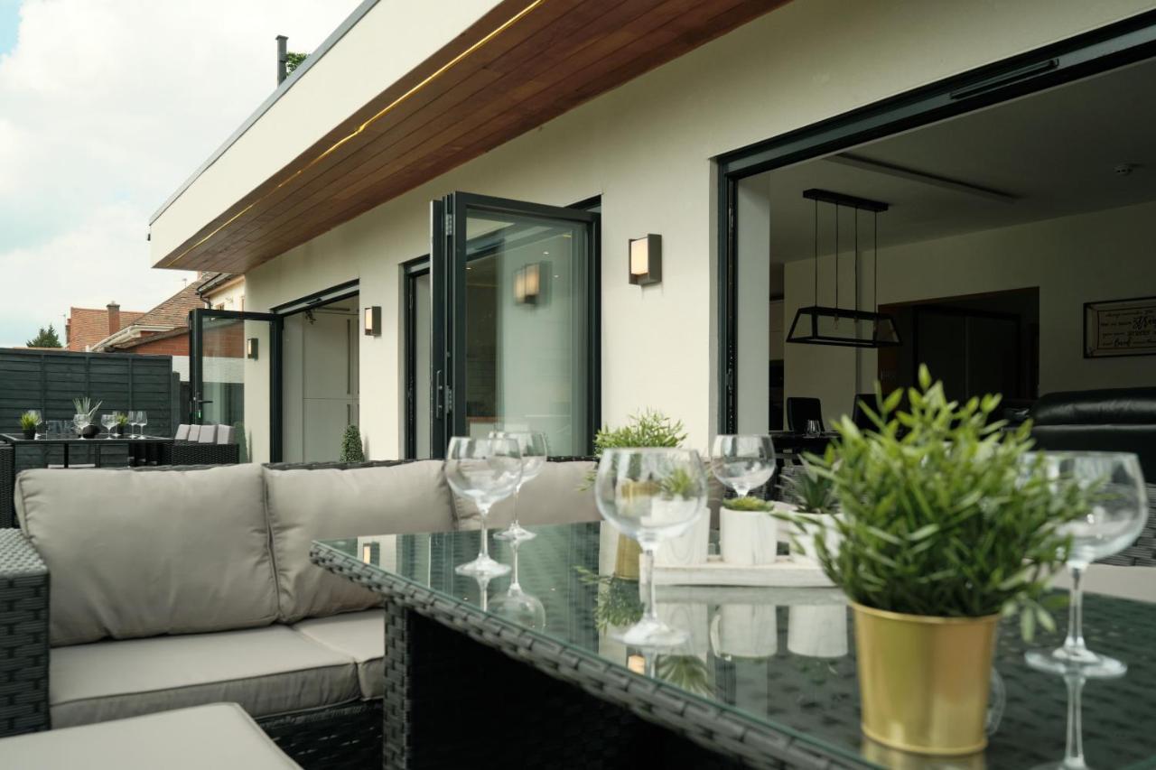 Modern Spacious House - Sleeps 16, Free Parking, Sun Terrace Nuneaton Luaran gambar