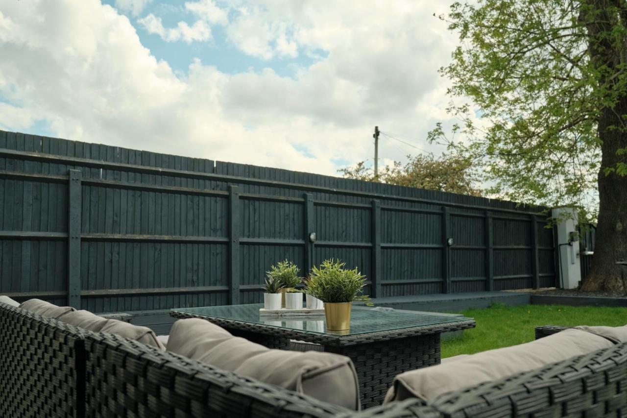 Modern Spacious House - Sleeps 16, Free Parking, Sun Terrace Nuneaton Luaran gambar